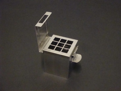 Stainless steel pellets dispenser